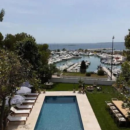 Front Cap D'antibes Антиб