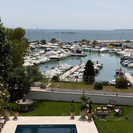 Front Cap D'antibes Антиб