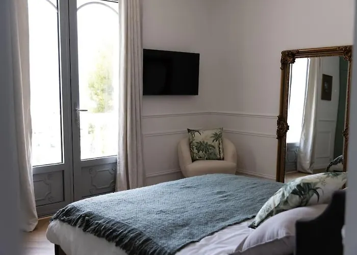 Front Cap D'antibes Villa