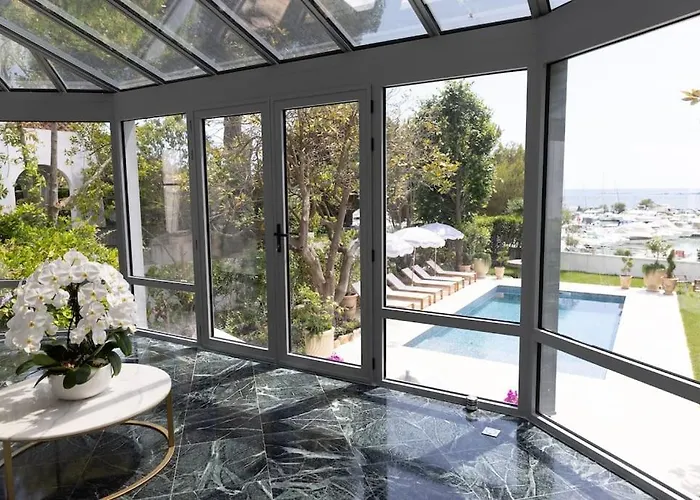 Front Cap D'antibes *