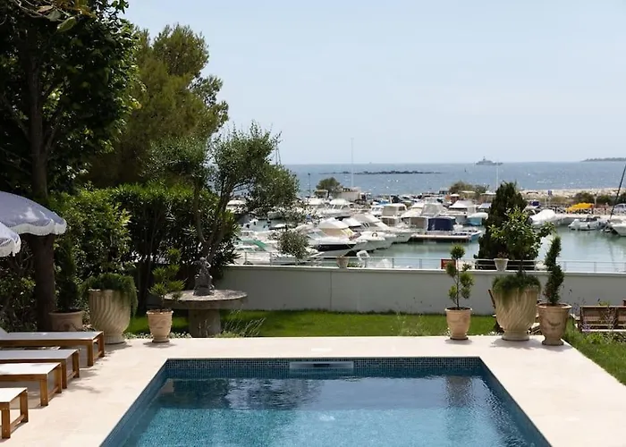 Front Cap D'antibes Villa